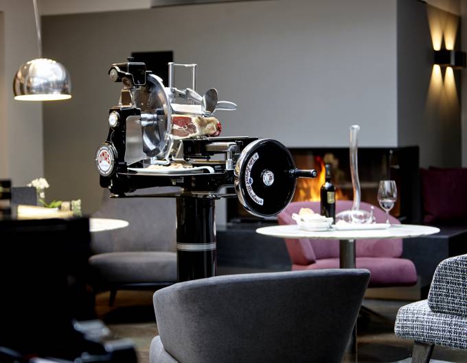 Minotti Kaminlounge im Hotel Das Innsbruck