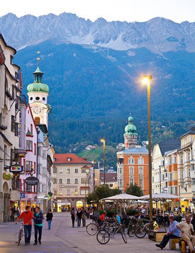 La via Maria-Theresien-Straße di Innsbruck